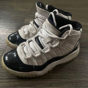 Jordan 11 Kids Sneakers White Black Gold